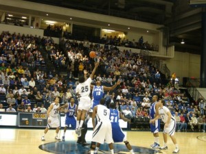 Monmouth wins the tip off against SHU